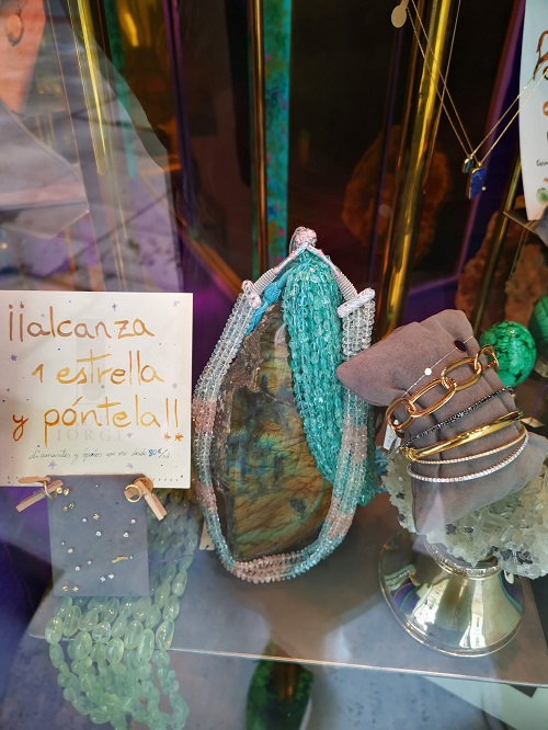 Natural gemstone jewelry in Burgos, Spain