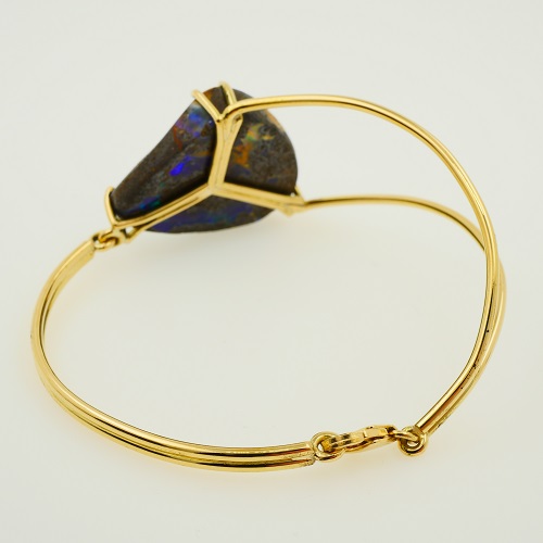fin art jewelry in Spain. Made-to-order yellow gold rigid bracelet